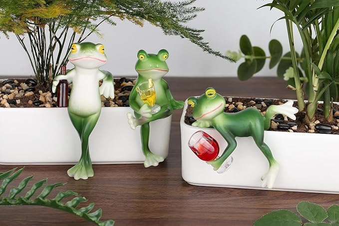 LAIDANLA Miniature Frog Figurines Funny Frog Garden Decor Outdoor Statue Plant Decorations for Garden Lawn Yard Ornament (Drinking Juice)