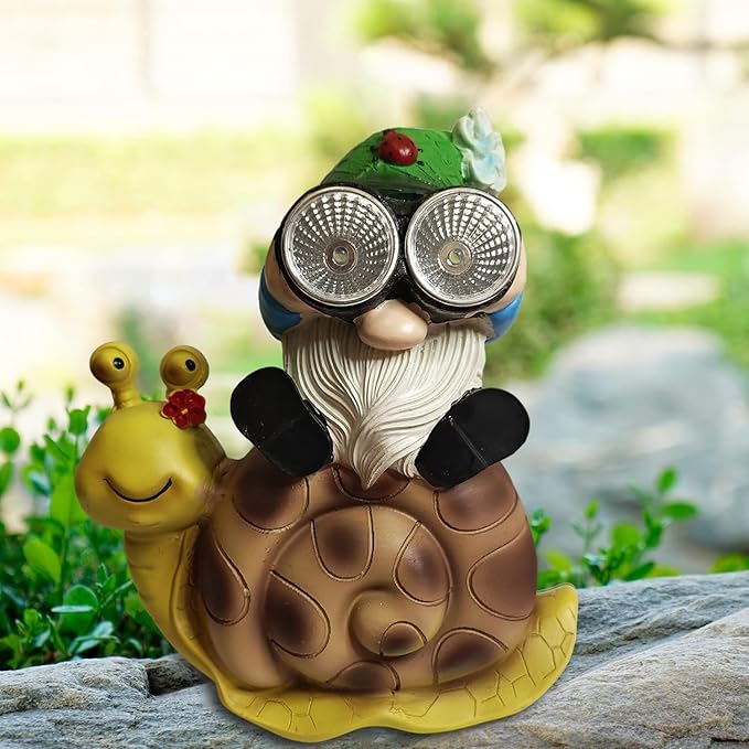 Solar Garden Statue LED Outdoor Garden Decor Funny Animal Sculpture for Yard Patio Lawn Weatherproof Resin Birthday Art Gift（Gnome ）