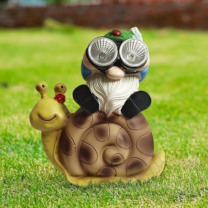 Solar Garden Statue LED Outdoor Garden Decor Funny Animal Sculpture for Yard Patio Lawn Weatherproof Resin Birthday Art Gift（Gnome ）