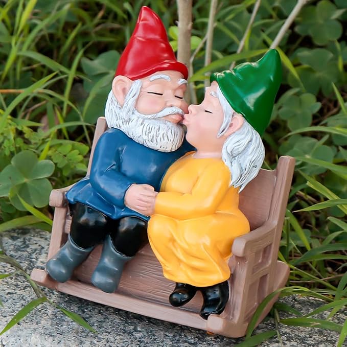 Kiss Garden Gnome Statue Couple in Love Collectible Figurine Mr and Mrs Gnome Sculpture Romantic Gnome Lover Couple Statues Indoor Outdoor Yard Home Décor Mom Dad Friends Gifts