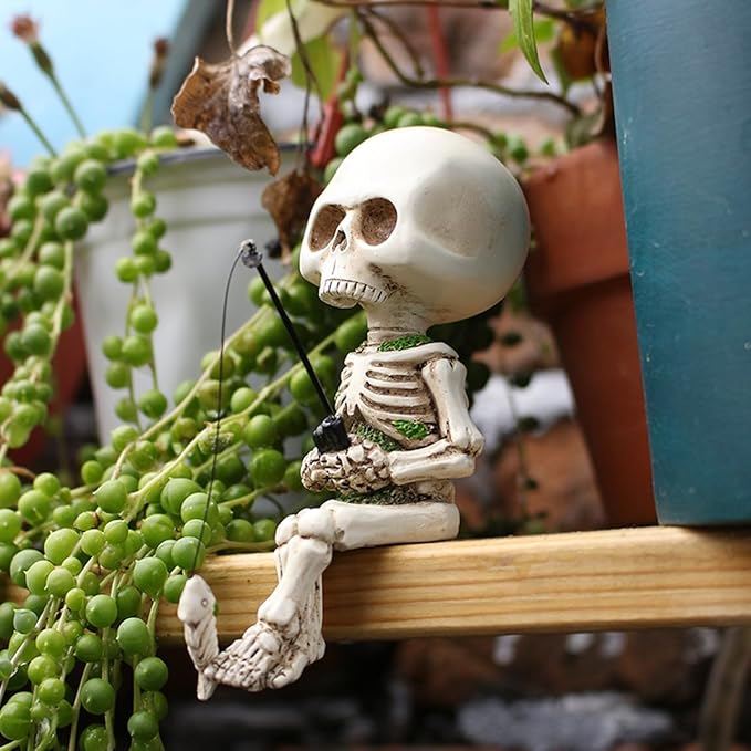 Fishing Skeleton Statue Halloween Decorations, 4.5 Inch Cute Sitting Skull Figurine Shelf Sitter Resin Sculpture for Outdoor Garden Yard Lawn Pond Waterfalls Pool Ornaments