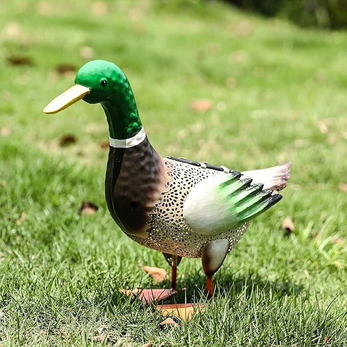 Solar Ducks Outdoor Statue ，Metal Duck Garden Decor ，Lawn Animal Statue Mallard Duck Art ，Gifts for Mallard Duck Lovers