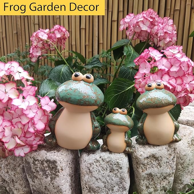 Ceramic Frog Garden Decor Set of 3 - Funny Cute Frog Lawn Ornaments, Outdoor Pond Patio Statues for Yard, Front Porch, Backyard Decor (Dad, Mom & Baby Frogs)