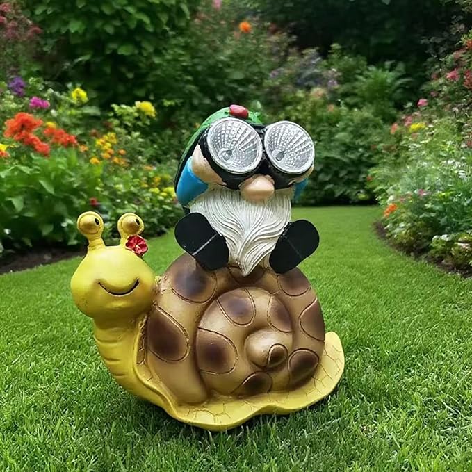 Solar Garden Statue LED Outdoor Garden Decor Funny Animal Sculpture for Yard Patio Lawn Weatherproof Resin Birthday Art Gift（Gnome ）
