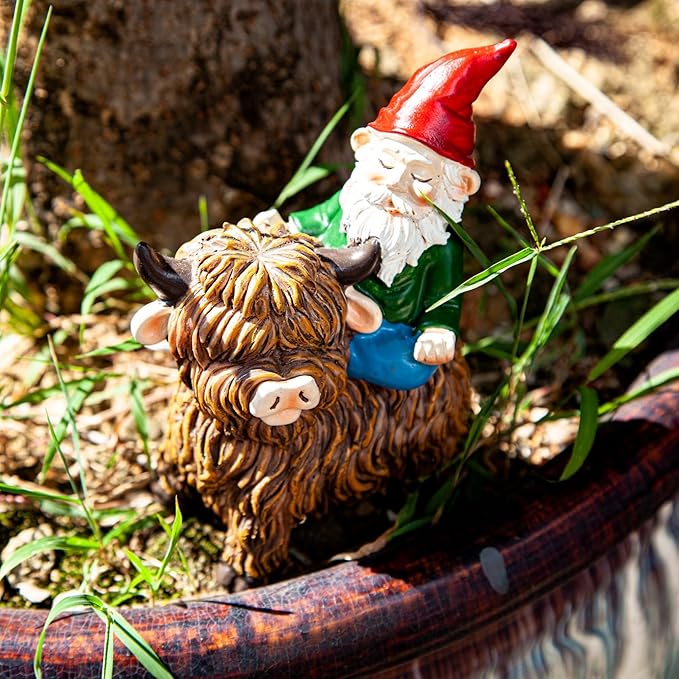 Highland Cow Gnome Garden Decorative Statue Garden Gnomes Decor Outdoor Statues Gnome Suitable for Patio, Back Porch Ornaments, Unique Housewarming, Birthday Gifts for Women, Mom